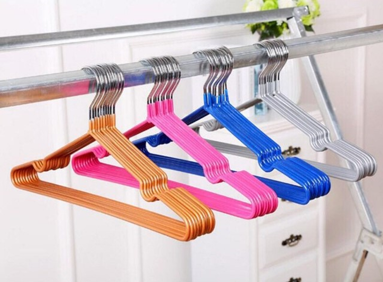 10pcs Colored Metal Adult Hanger With Grooves And No-Slip Coating, Solid  And Durable, Suitable For Shirts, Skirts, Shorts, Bras, Etc., Both For Dry  And Wet Clothes
