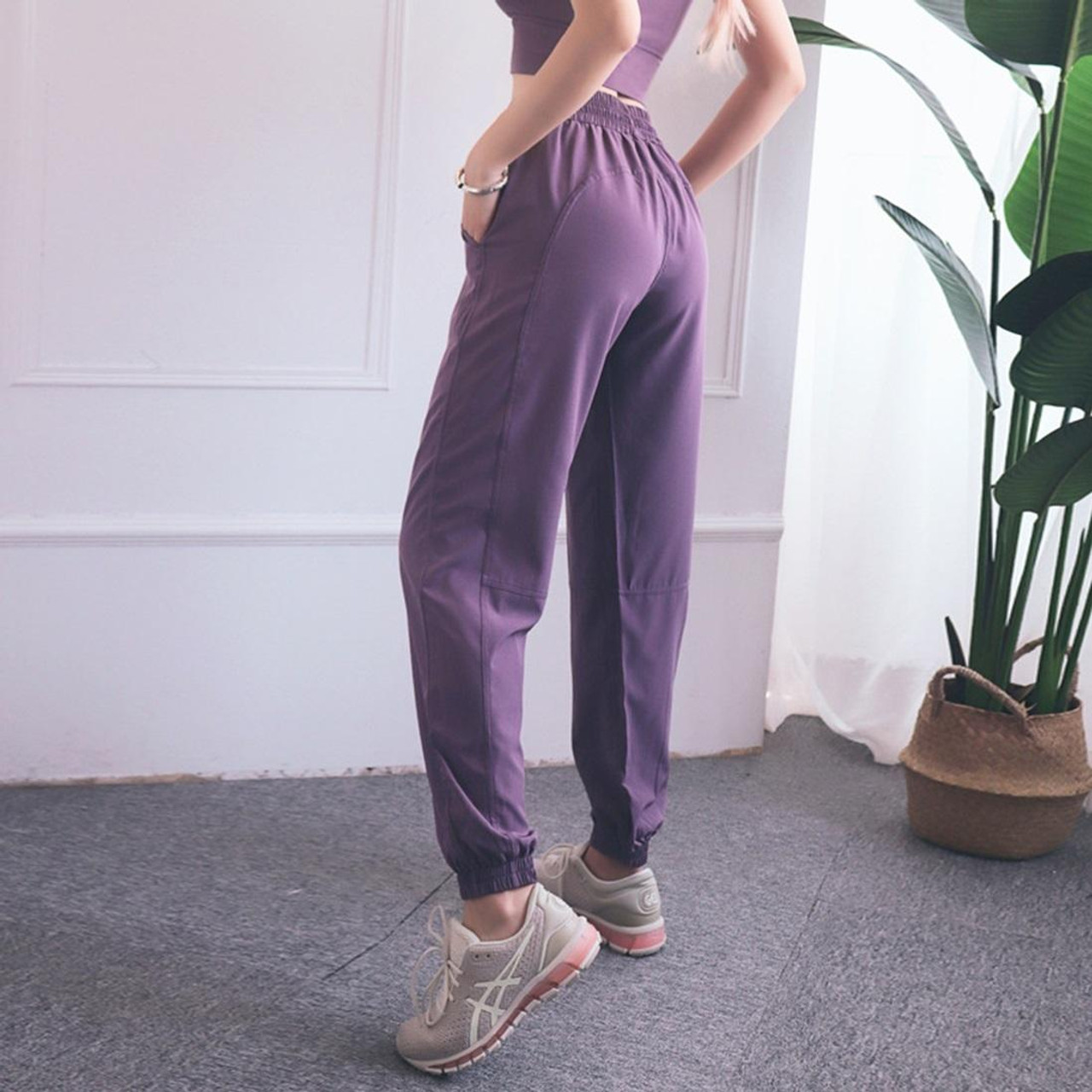 Charming Deep V Shockproof Gathered Fitness Yoga Underwear (Color:Light  Ivory Size:M), snatcher