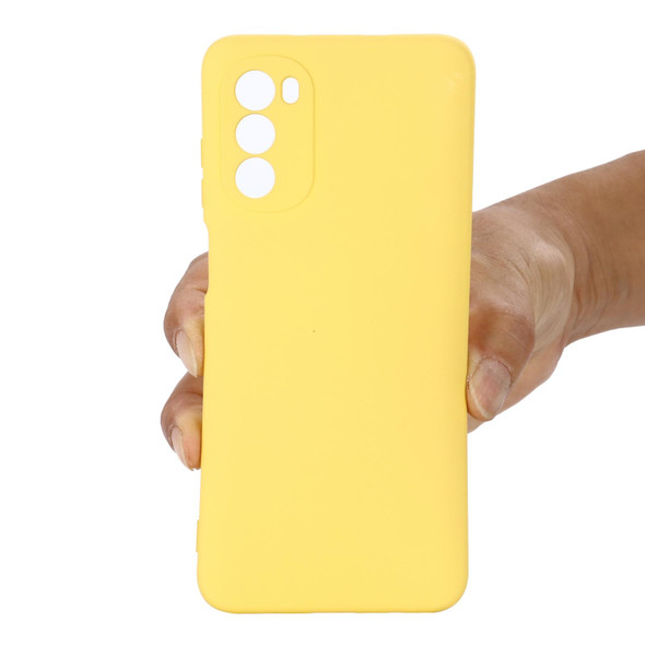 Motorola Moto G52 4G/G82 Pure Color Liquid Silicone Shockproof Phone Case(Yellow)