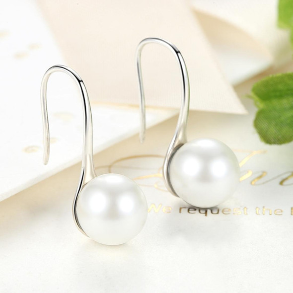 Women Sterling Silver Earrings Temperament Shell Beads Pearl Earrings, Color:White