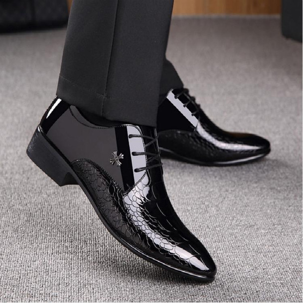 Men Pointed Glossy Crocodile Texture Leather Shoes, Shoe Size:40(Black)