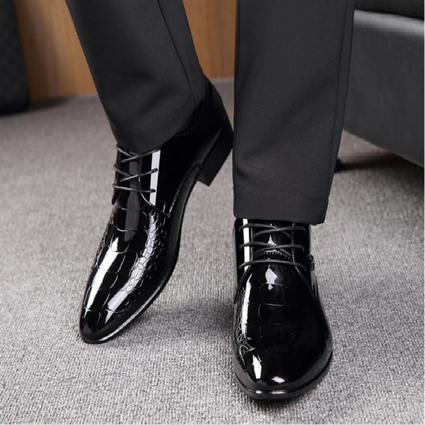 Men Pointed Glossy Crocodile Texture Leather Shoes, Shoe Size:44(Black)