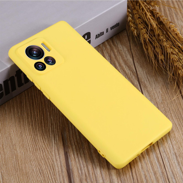 For Motorola Edge 30 Ultra Pure Color Liquid Silicone Shockproof Phone Case(Yellow)