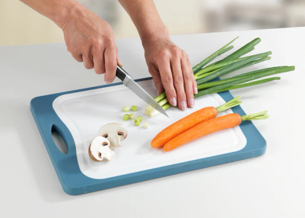 Wenko Double Sided Cutting Board Bamboo -Anti slip Blue