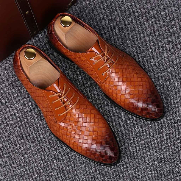 Men Business Dress Shoes Crocodile Leather Shoes Pointed Strips Brock Casual Shoes, Size:43(Yellow)