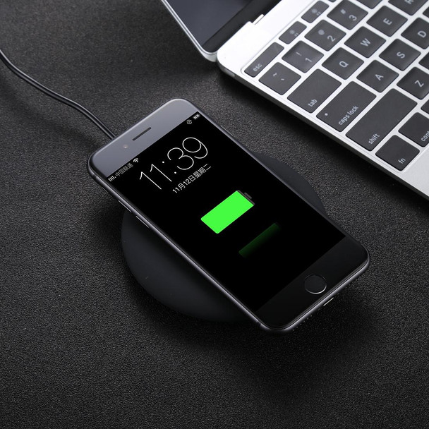 9V 1A / 5V 1A Universal Round Shape Qi Standard Fast Wireless Charger(Black)