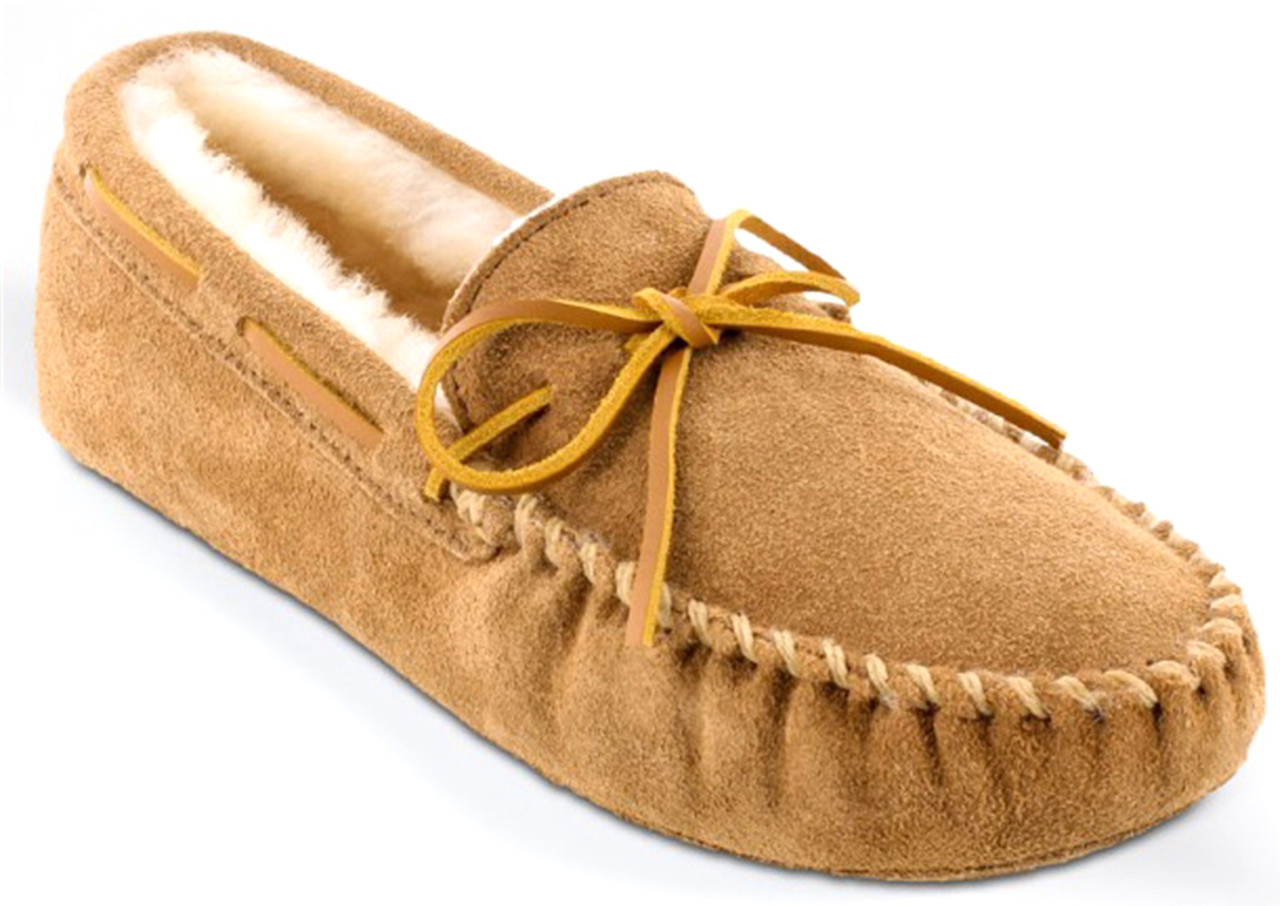 Minnetonka men's sheepskin softsole sales moccasin slipper