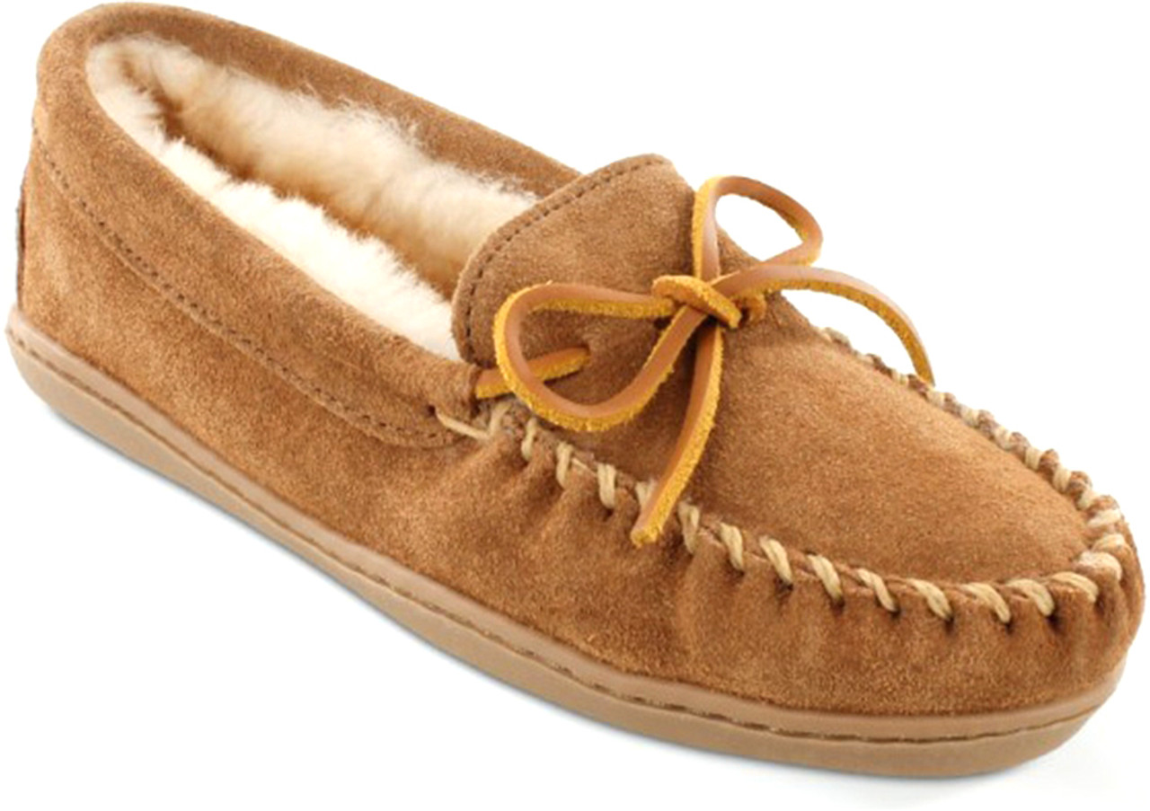 Minnetonka sheepskin sales hardsole moc