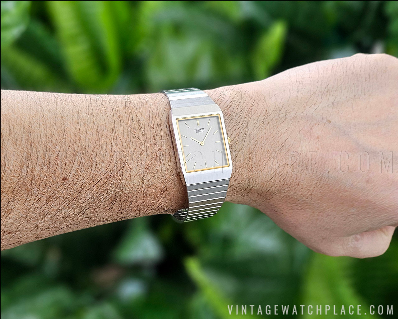New Old Stock 1984 Seiko Quartz vintage watch, slim, it fits