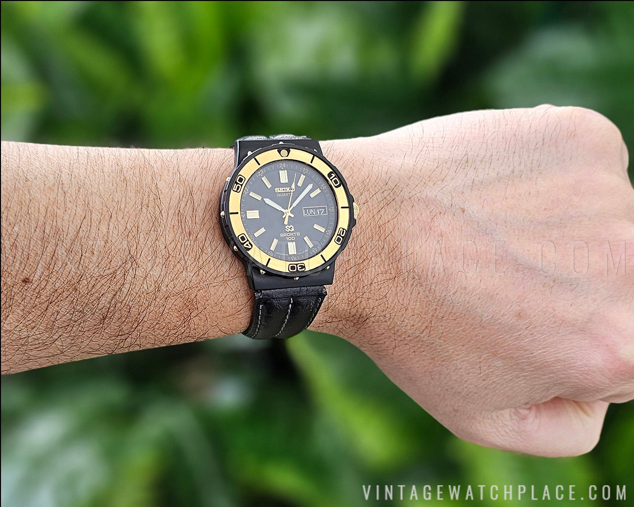 New Old Stock 1984 Seiko Sports 100 Diver Quartz vintage watch