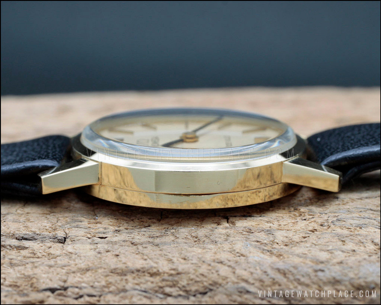 New Old Stock Omega De Ville Ba 511.0544, 18K solid yellow gold