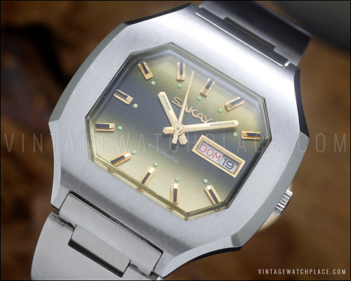 New Old Stock NOS Sakay automatic vintage watch, green dial
