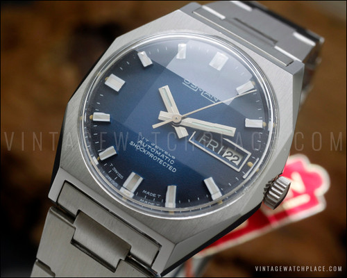 NOS Osman 982 vintage automatic watch in stainless steel, with blue fumé dial, day-date calendar, faceted Plexiglas crystal and original steel bracelet.