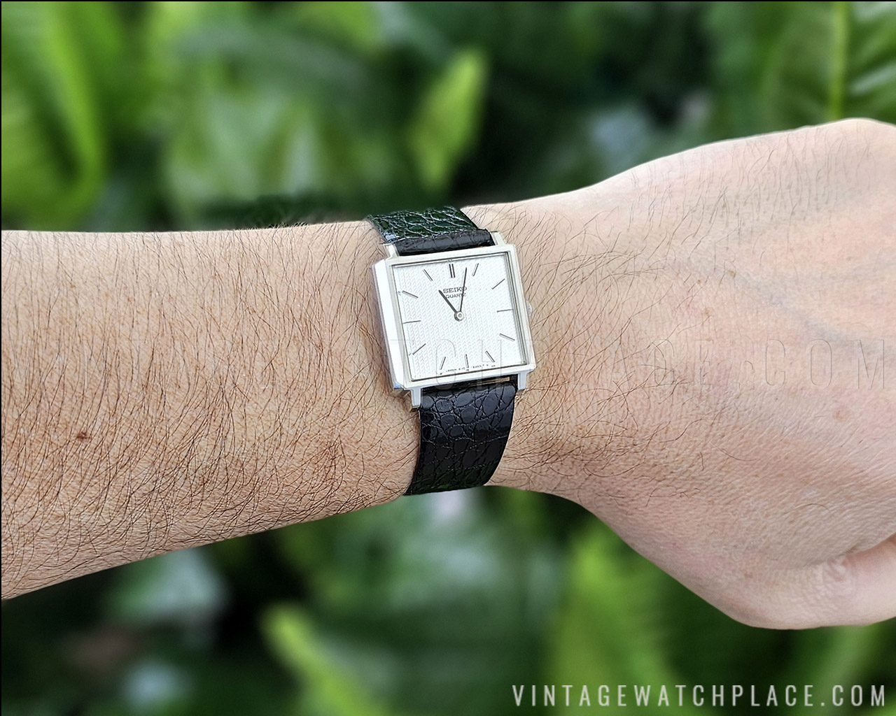 New Old Stock 1976 dress Seiko Quartz vintage watch, 4110