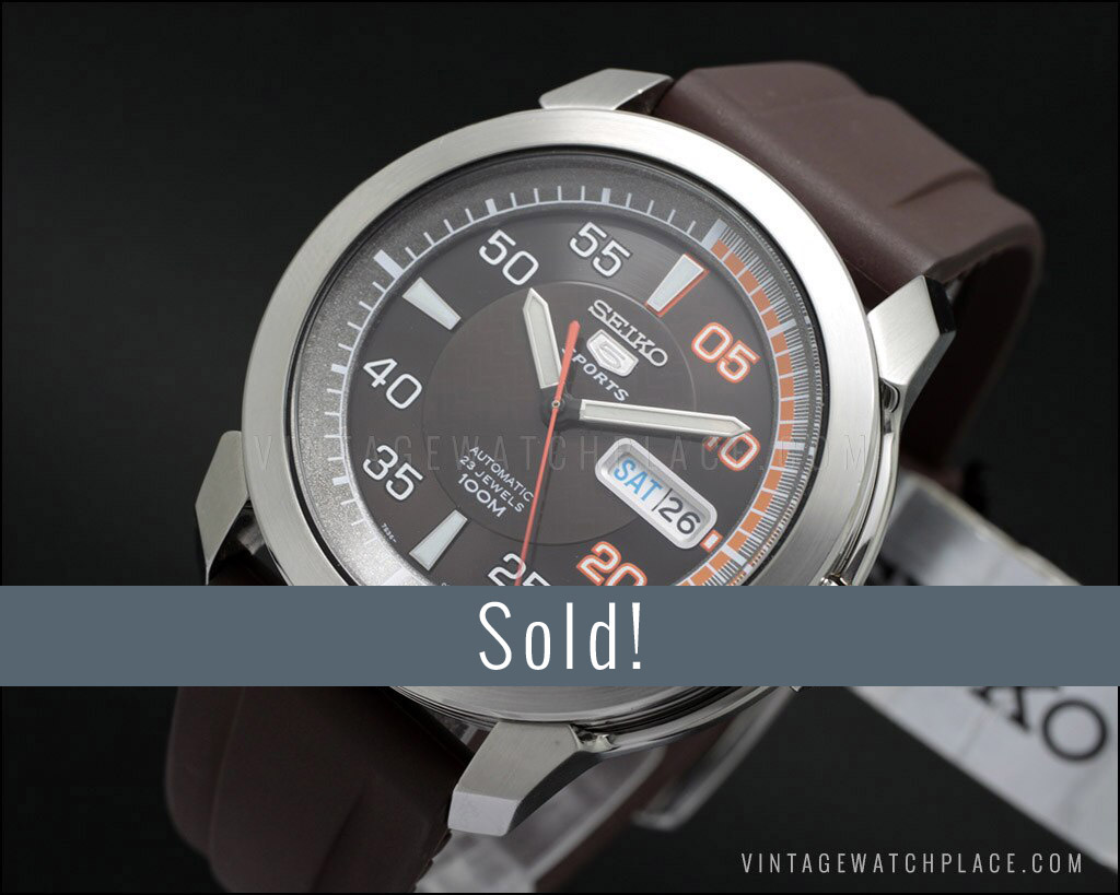 ロッド nostalgia Citizen Tsuno (Bullhead) Analog Quartz Chronograph - Orange