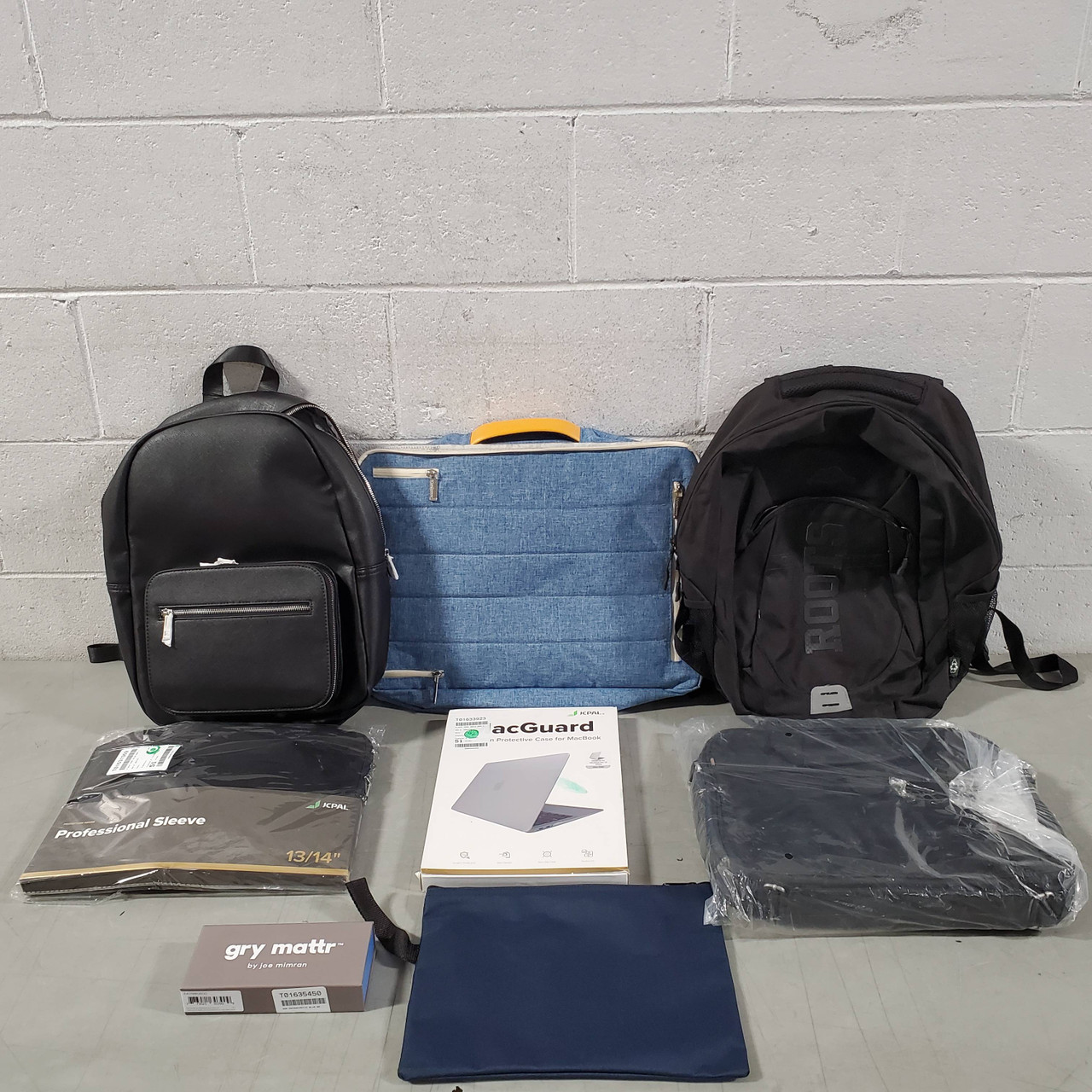 12 Units of Luggages & Bags - MSRP $560 - Returns (Lot # 661716)