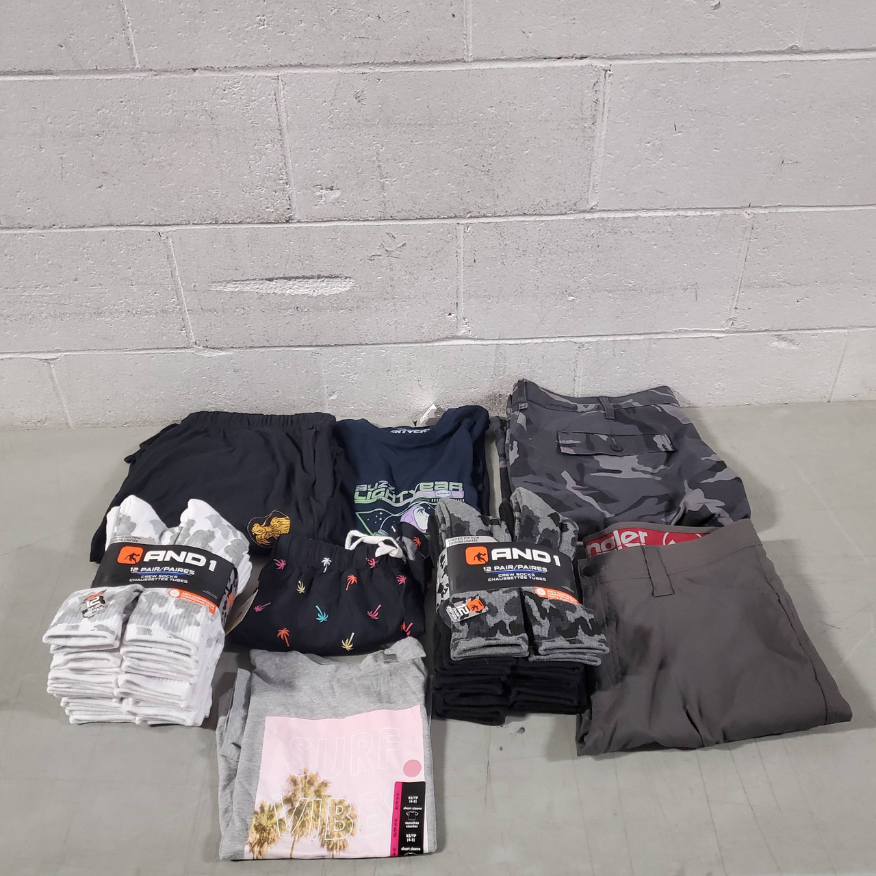 473 Units of Clothing & Accessories - MSRP $8,109 - Returns (Lot # 660521)