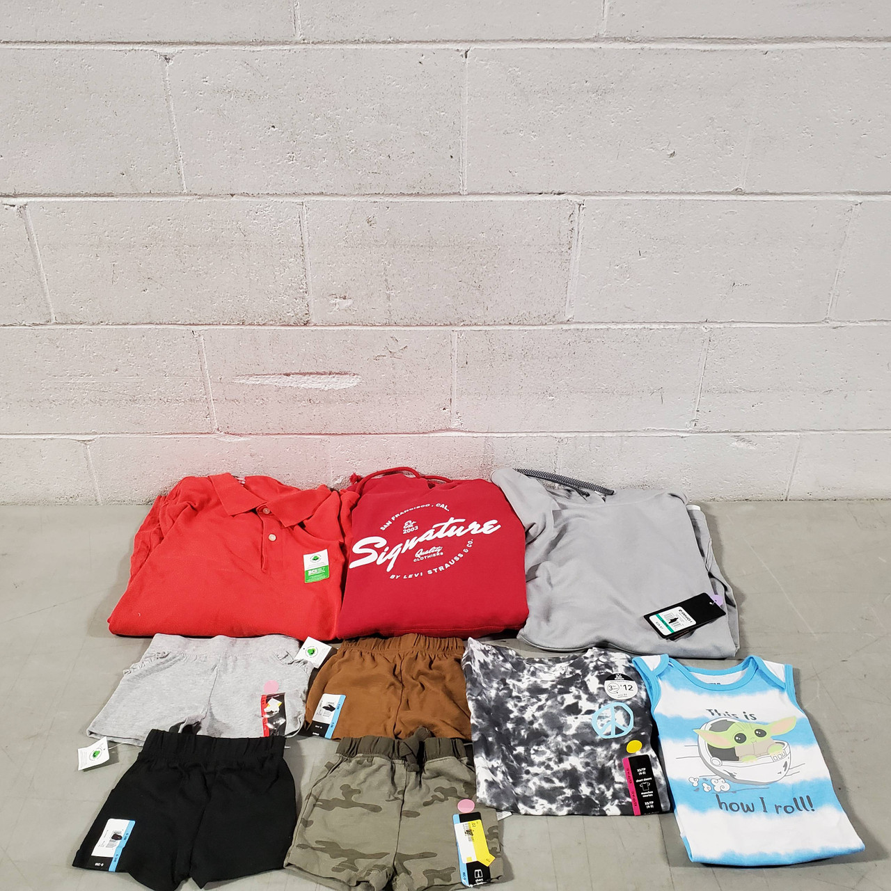 1009 Units of Clothing & Accessories - MSRP $11,692 - Returns (Lot # 660313)