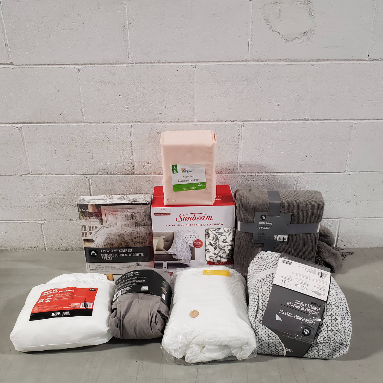 108 Units of Bedding - MSRP $3,354 - Returns (Lot # 668812)