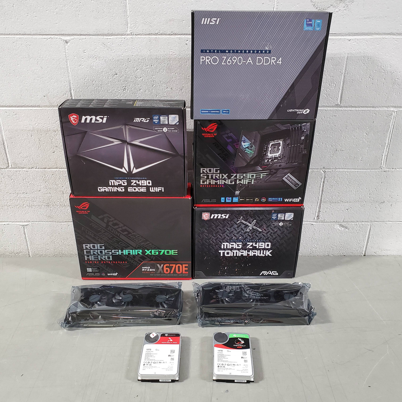 19 Units of High Value Computer Components - MSRP $10,965 - Salvage (Lot # 667027)