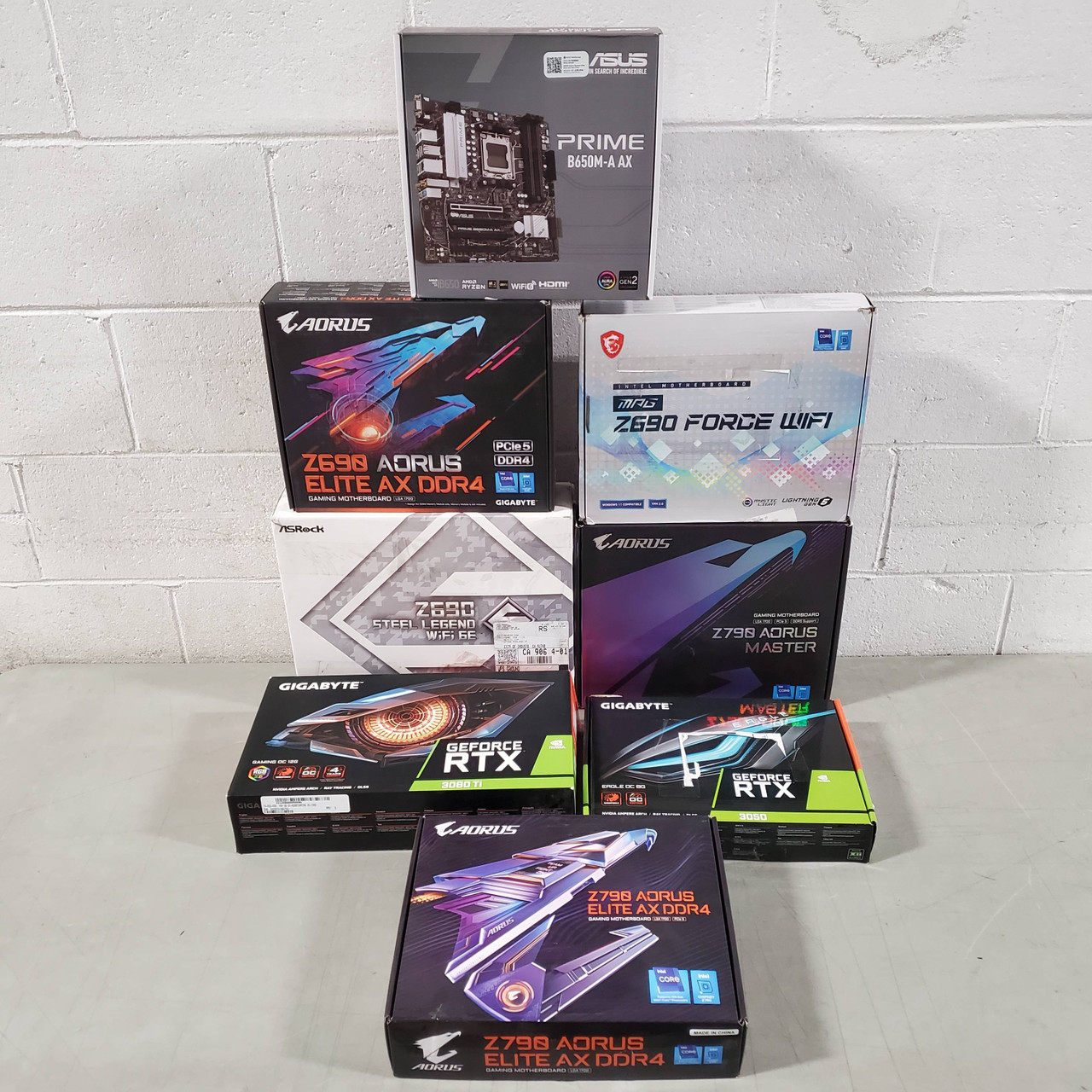 Computer High Value 14 Units of High Value Computer Components - MSRP $10,614 - Salvage ...