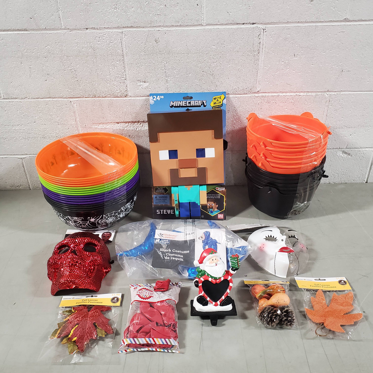 763 Units of Christmas & Seasonal - MSRP $8,191 - Returns (Lot # 669130)
