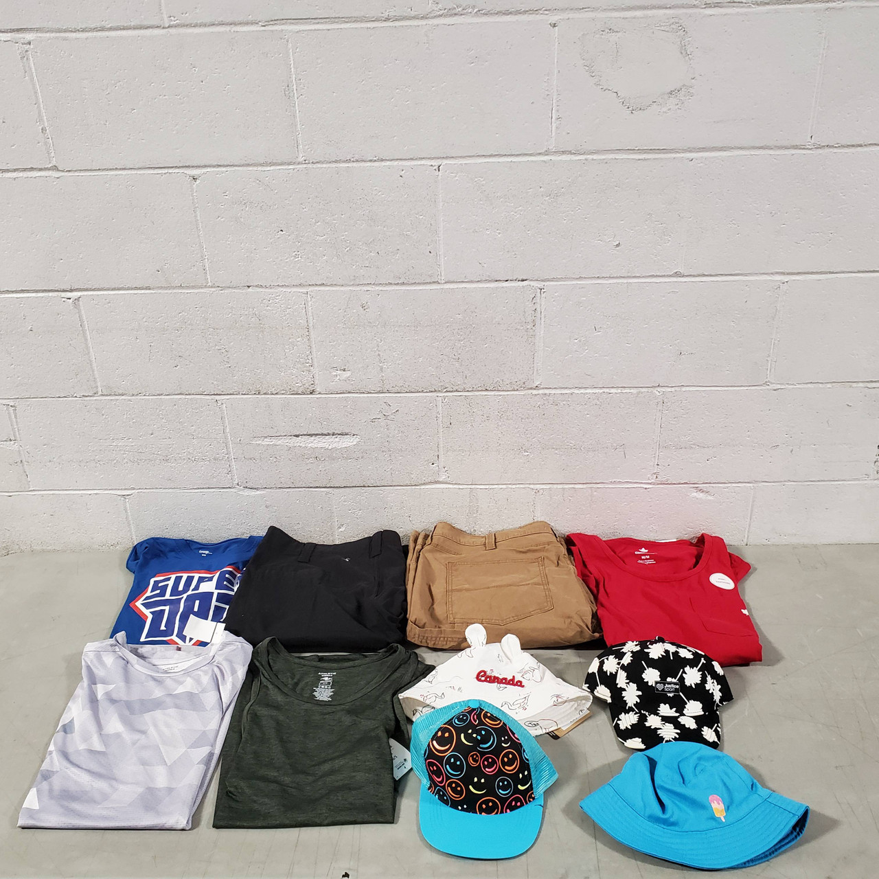 836 Units of Clothing & Accessories - MSRP $11,369 - Returns (Lot # 668406)