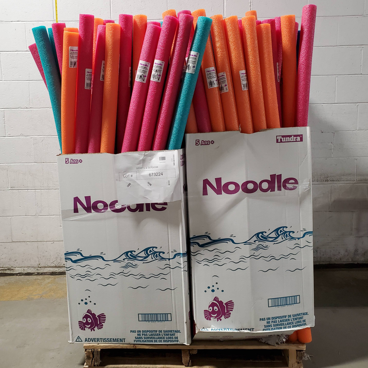 292 Units of Robelle Foam Pool Noodles, Multicolor - MSRP $548 - Like ...