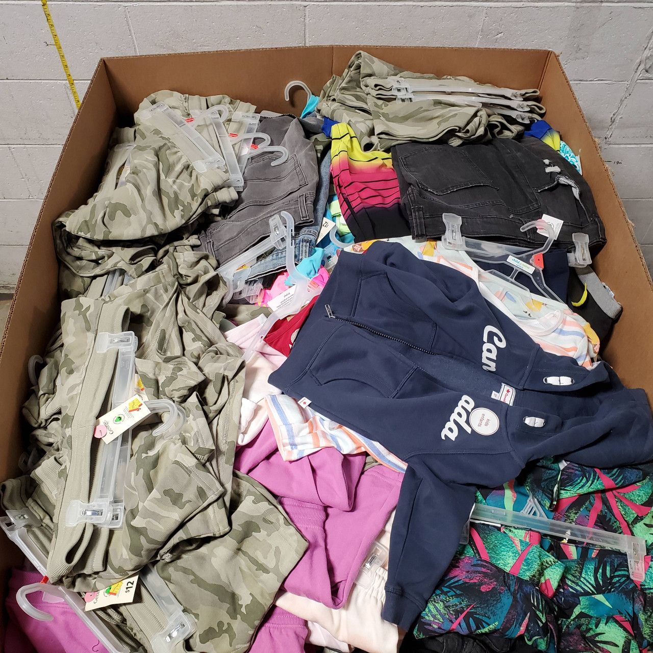973 Units of Clothing & Accessories - MSRP $12,130 - Returns (Lot # 674818)
