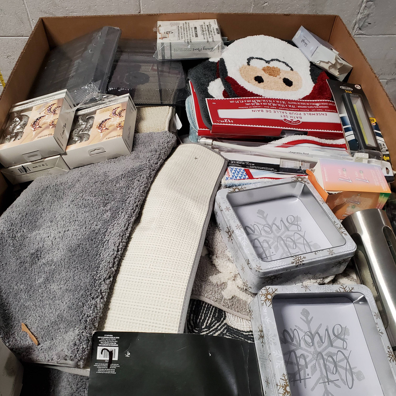 294 Units of Home Products - MSRP $3,592 - Returns (Lot # 676619)