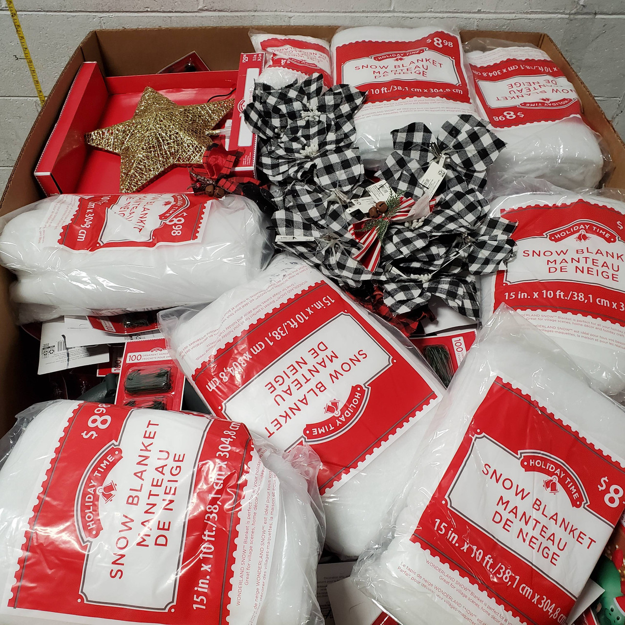 766 Units of Christmas & Seasonal - MSRP $3,756 - Returns (Lot # 677222)