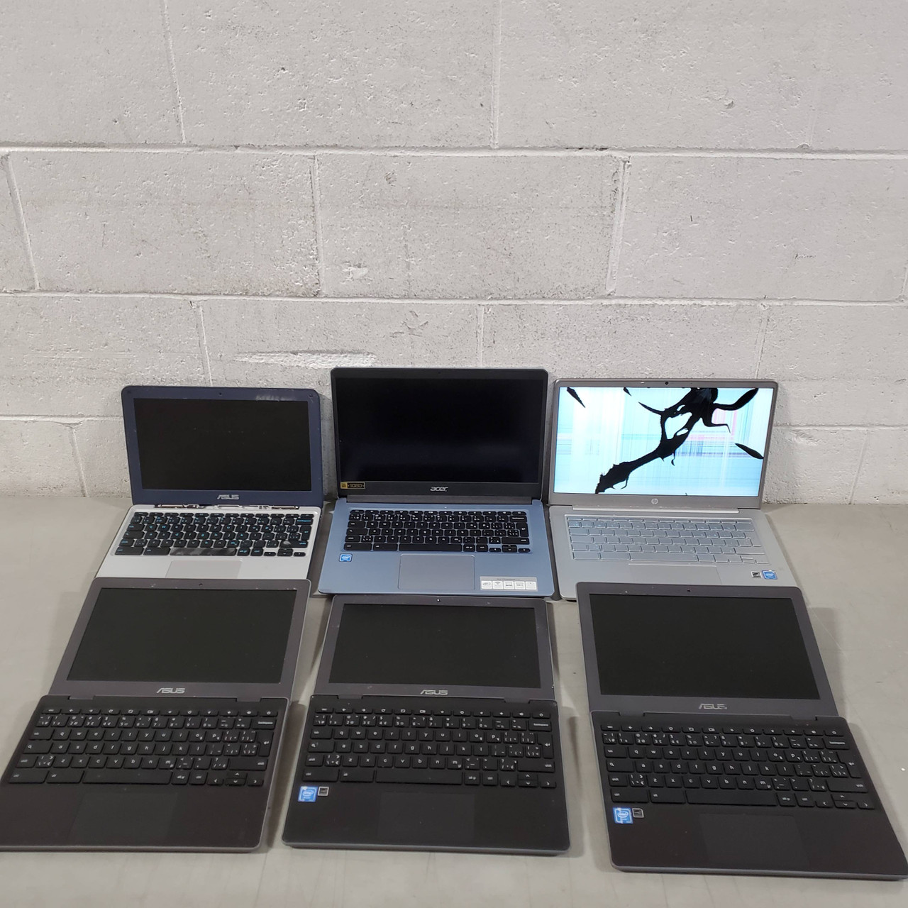 15 Units of Chromebooks - MSRP $3,189 - Salvage (Lot # 675308)