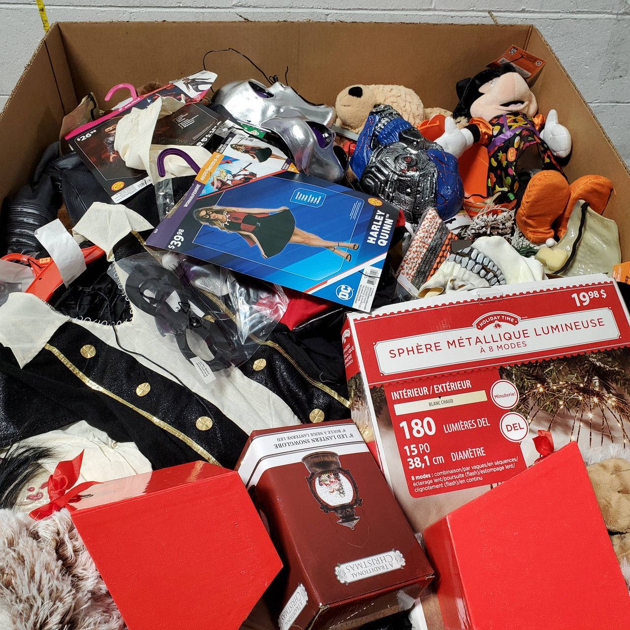 460 Units of Christmas & Seasonal - MSRP $3,193 - Returns (Lot # 677629)
