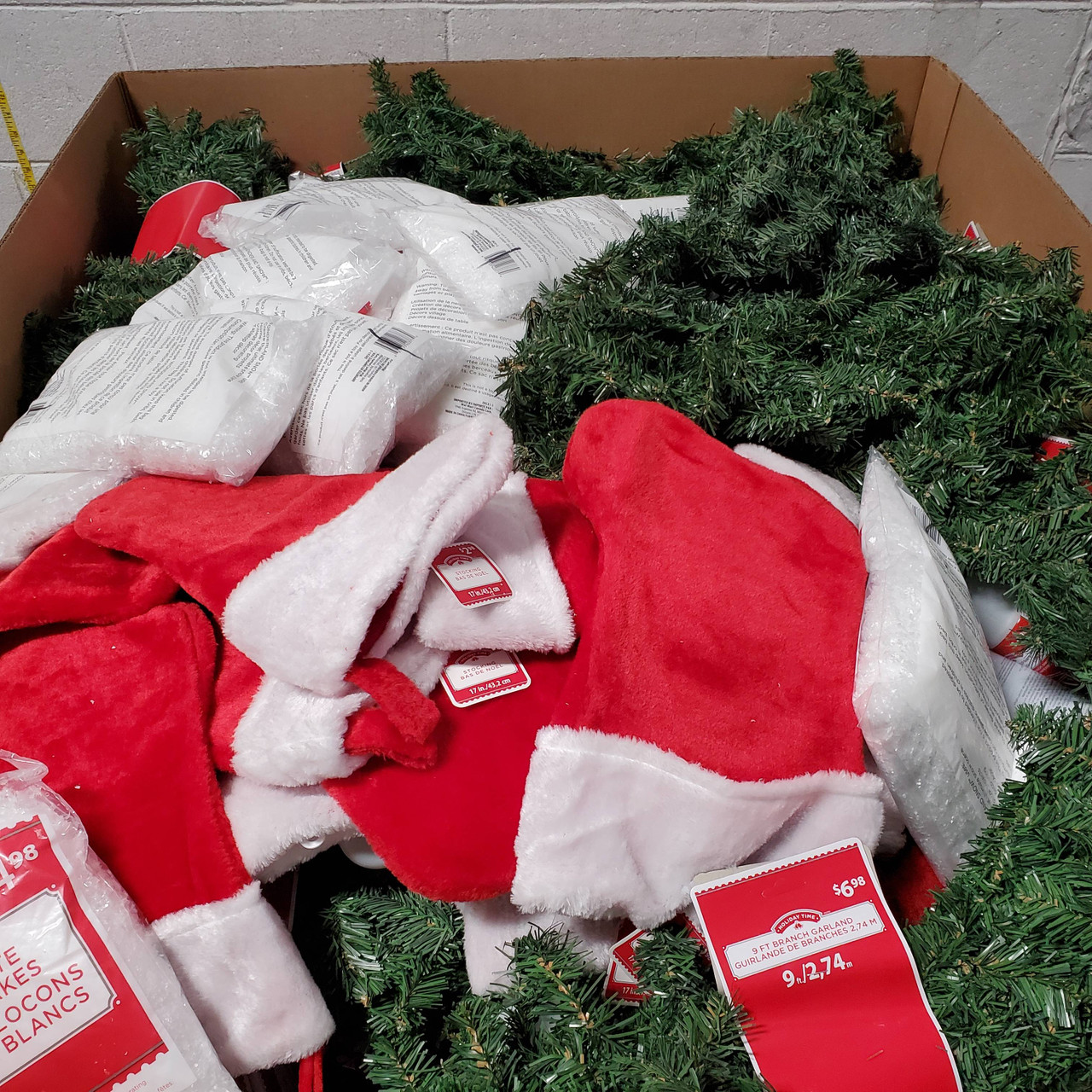 371 Units of Christmas & Seasonal - MSRP $2,480 - Returns (Lot # 679526)