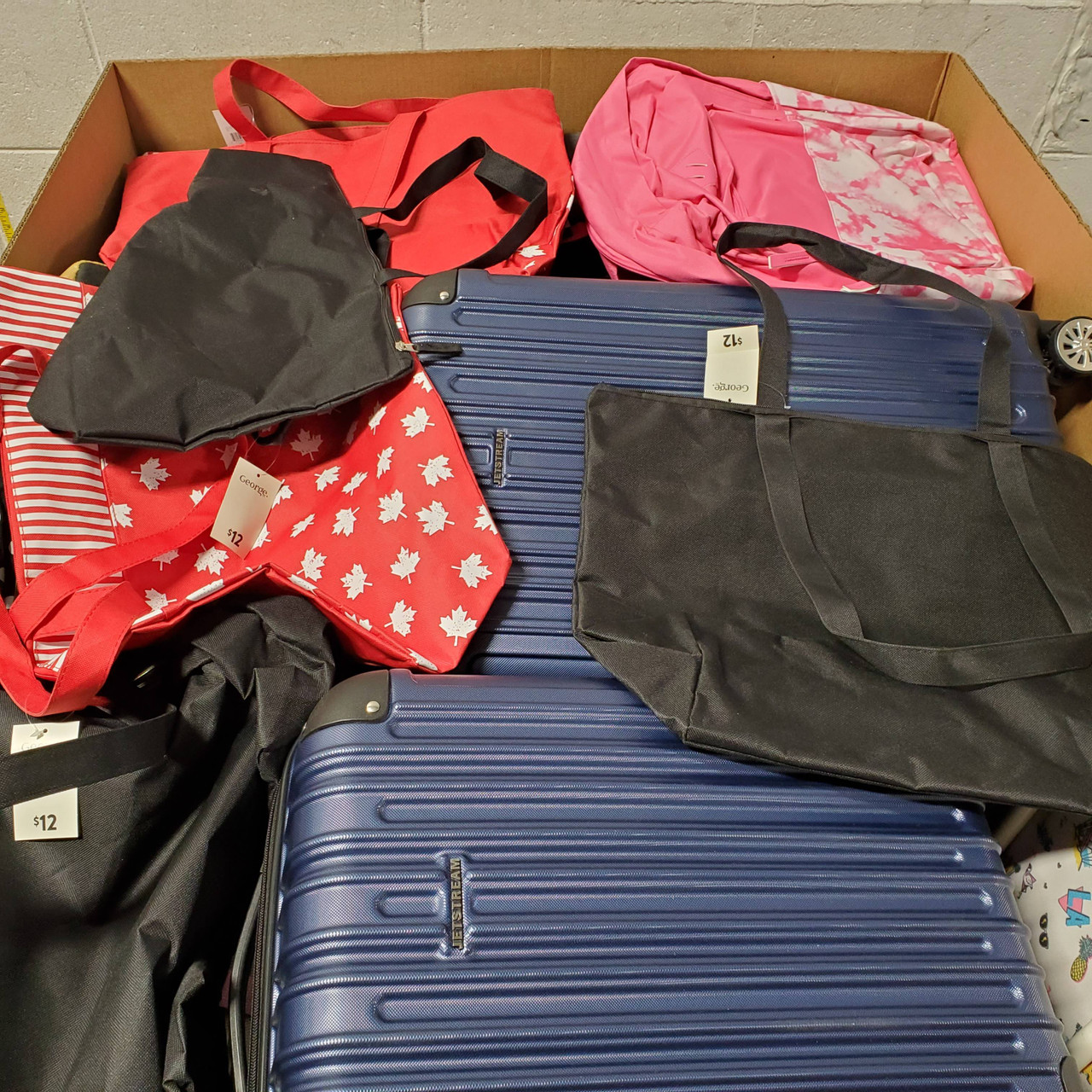 278 units of Luggages & Bags - MSRP $2,195 - Returns (Lot # 679909)