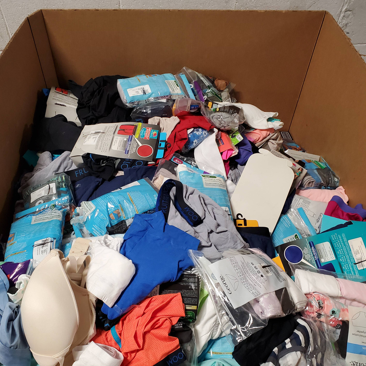 619 units of Underwears - MSRP $9,967 - Returns (Lot # 680006)