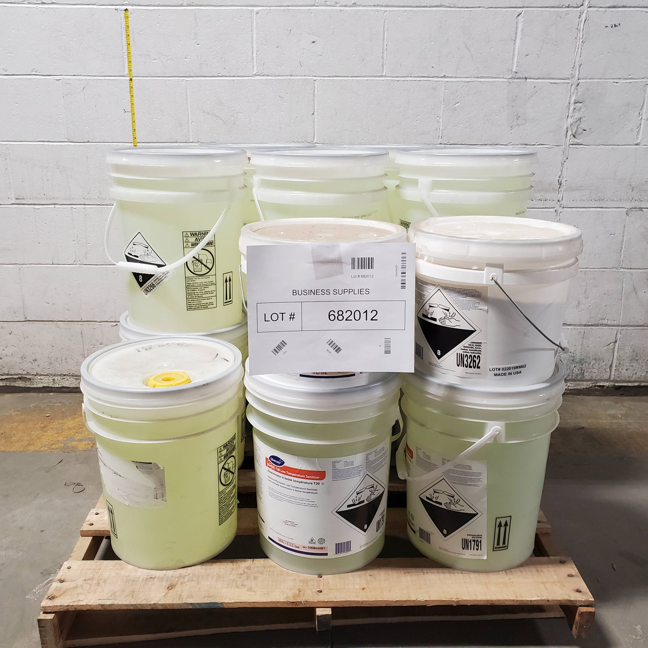 19 units of Business Supplies MSRP 3,533 Like New (Lot 682012