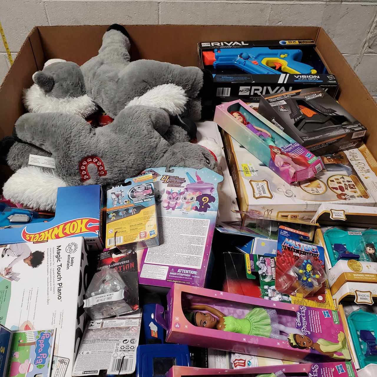 216 units of Toys - MSRP $4,288 - Returns (Lot # 682731)