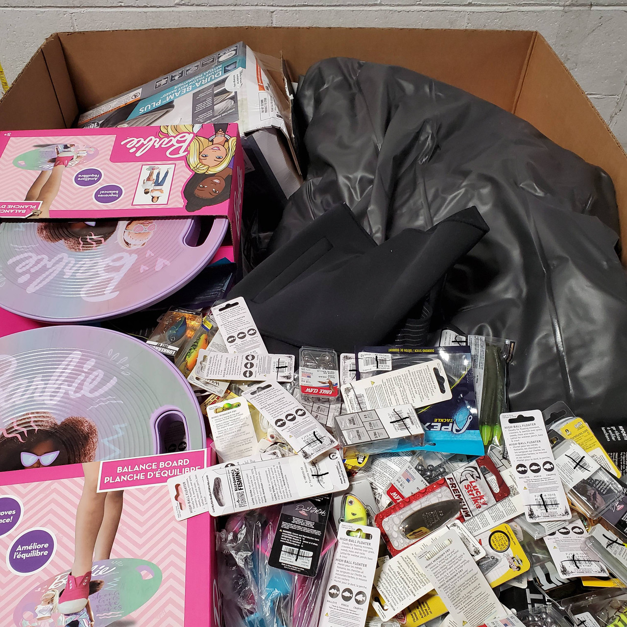 280 units of Sports & Outdoor - MSRP $5,026 - Returns (Lot # 684932)