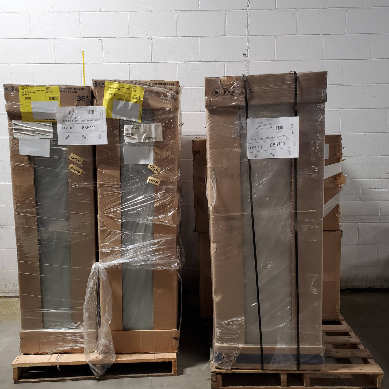 5 units of High Value Office Furniture High Value MSRP 5,861 Like New (Lot 685111