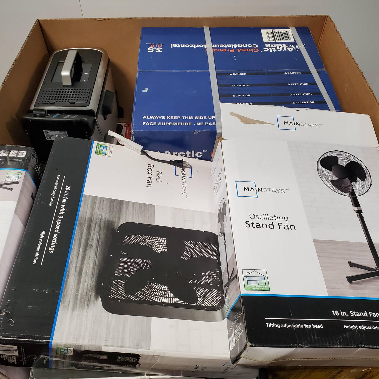 16 units of Small Appliances - MSRP $1,407 - Returns (Lot # 690136)