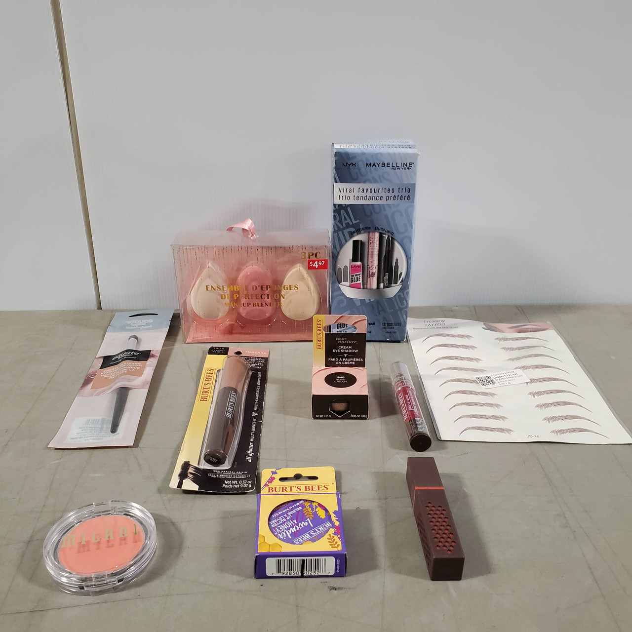 607 units of Health & Beauty - MSRP $7,350 - Like New (Lot # 688849)