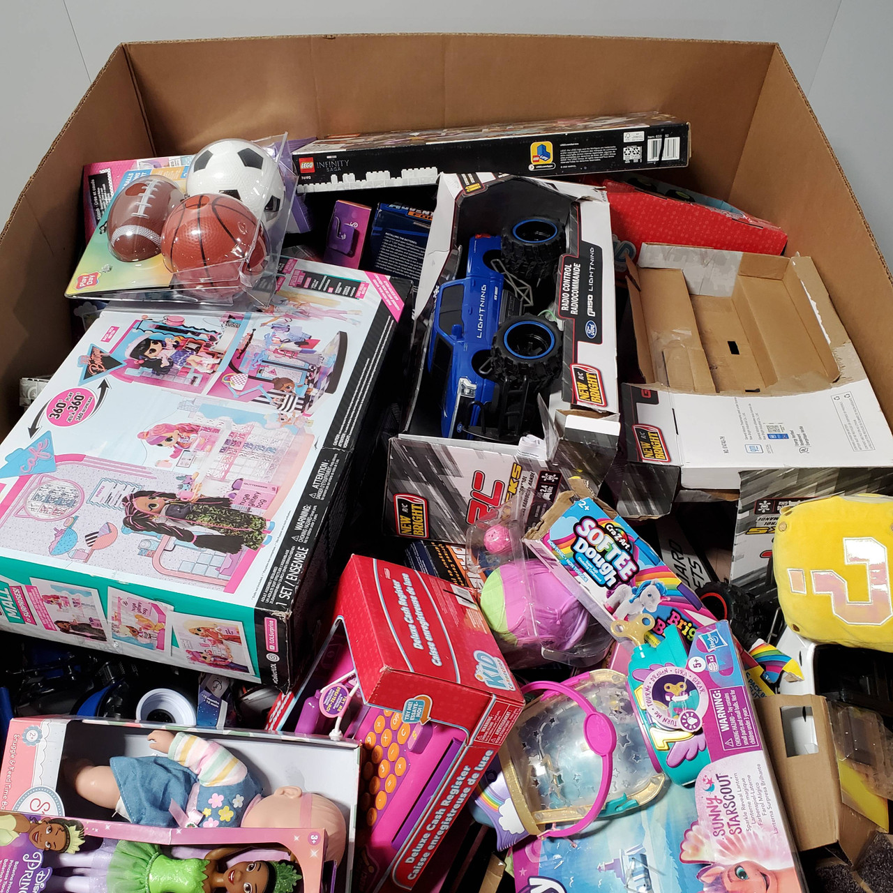 158 units of Toys - MSRP $2,044 - Returns (Lot # 691036)