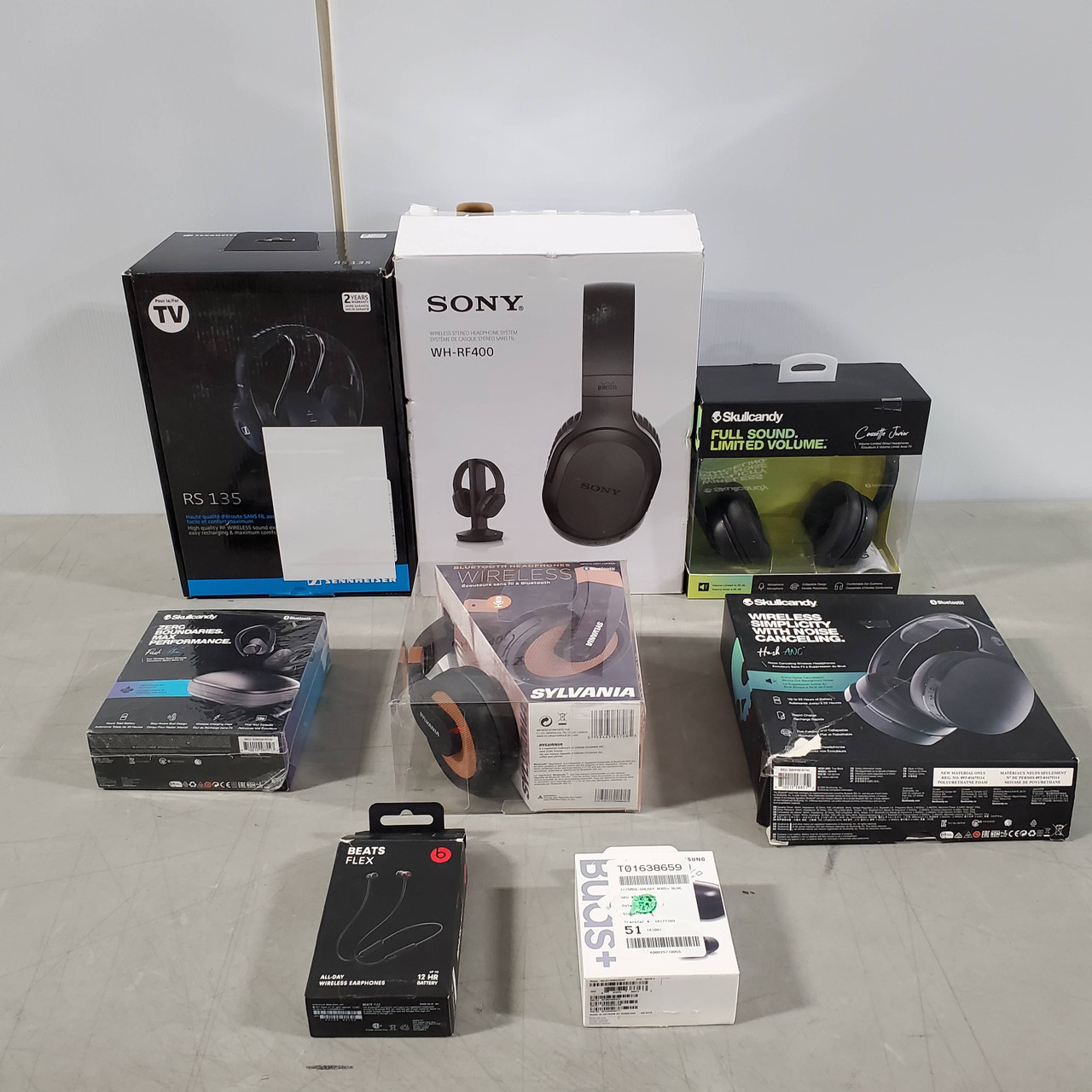 56 units of Headphones - MSRP $5,951 - Returns (Lot # 691512)