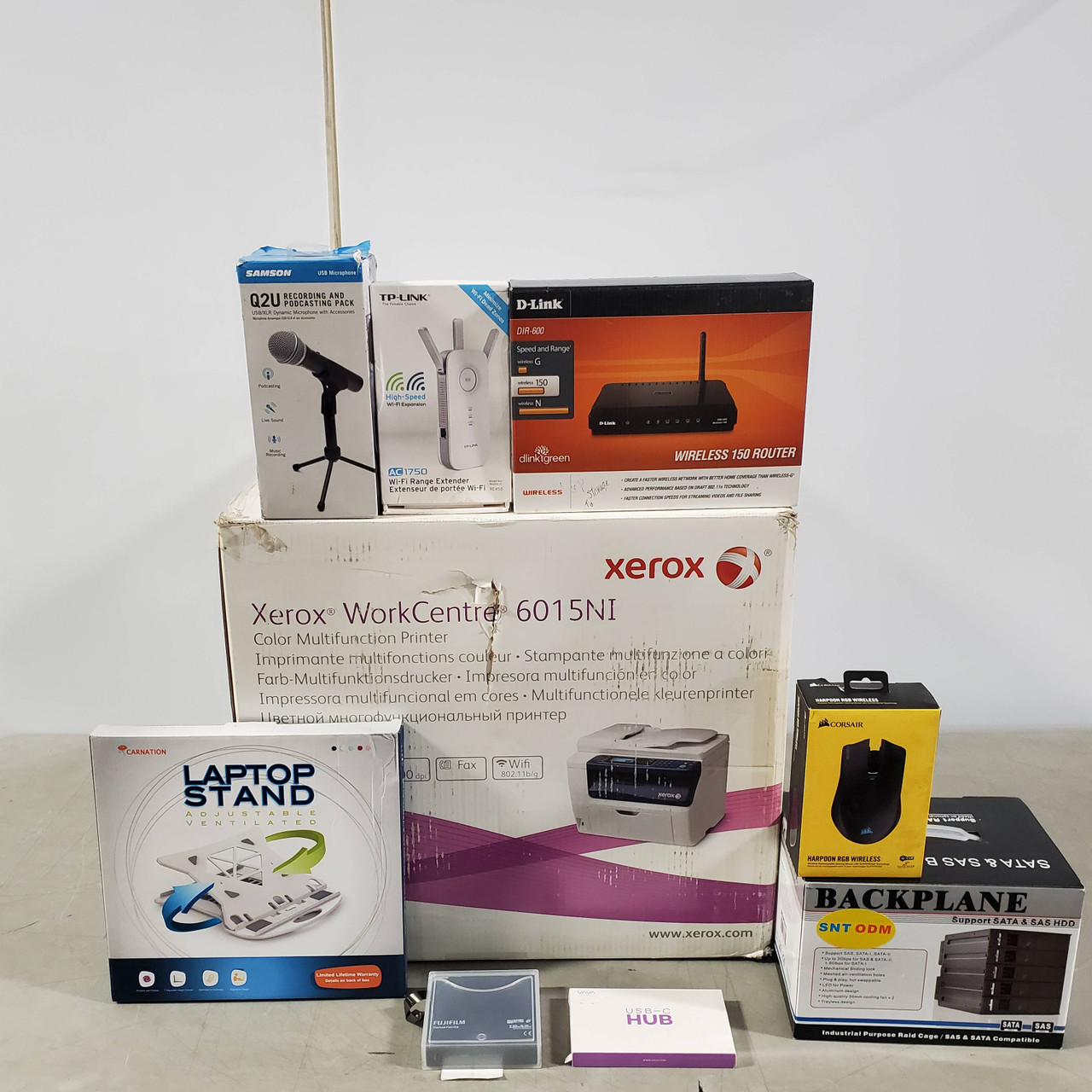 30 units of Computer Accessories - MSRP $1,948 - Salvage (Lot # 692911 ...