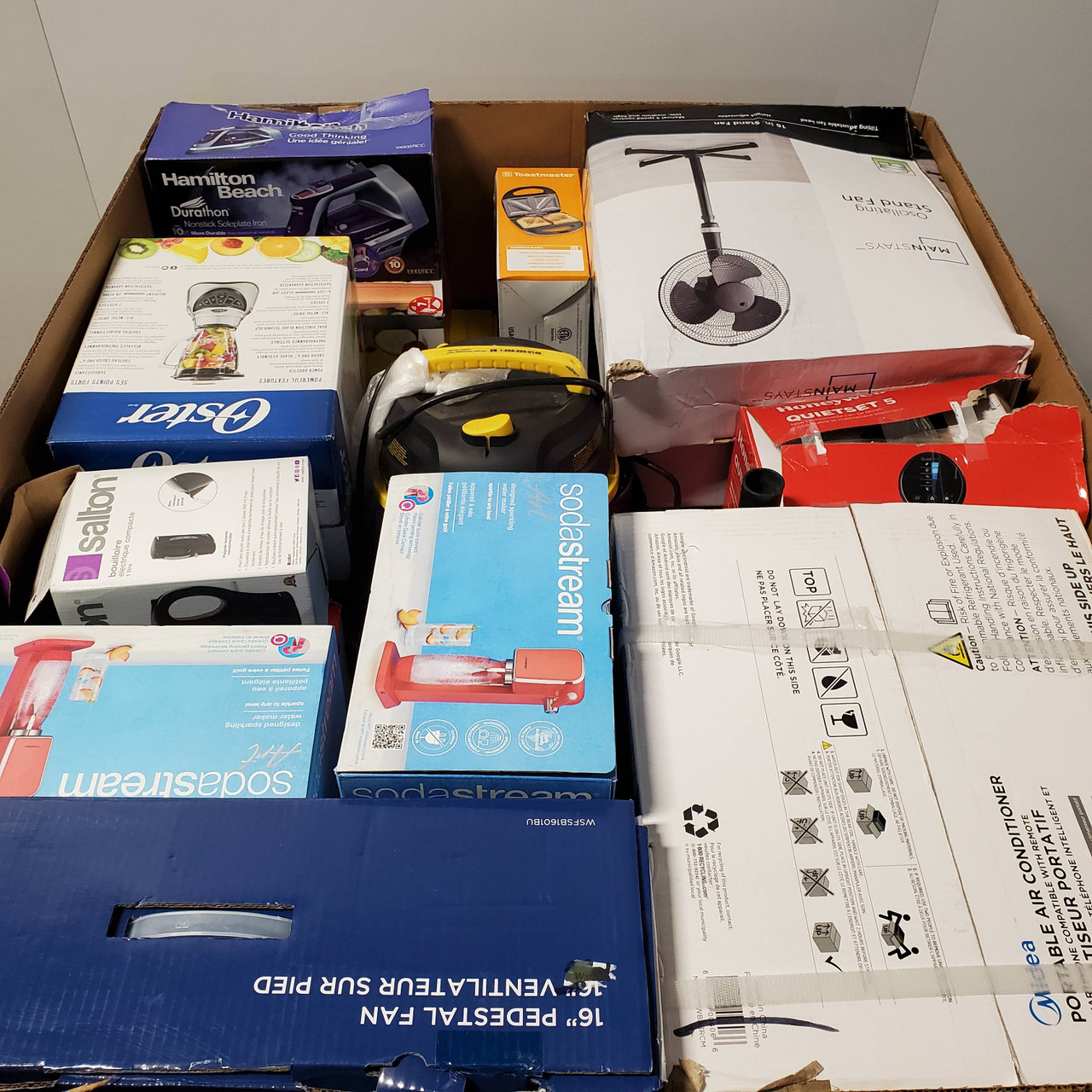 28 units of Small Appliances - MSRP $2,071 - Returns (Lot # 699323)