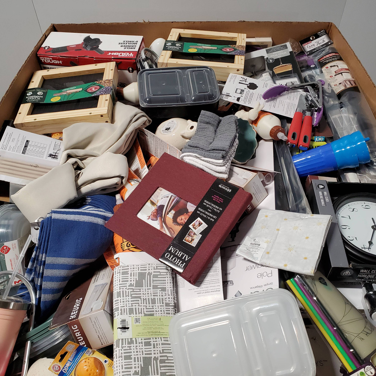 253 units of Home Products - MSRP $3,446 - Returns (Lot # 699519)