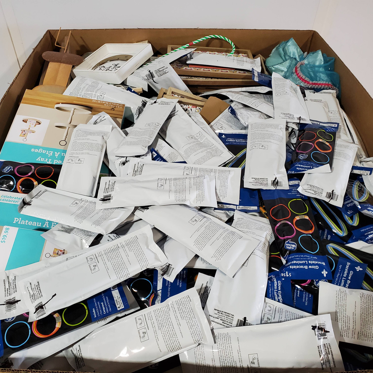 917 units of Christmas & Seasonal - MSRP $4,834 - Returns (Lot # 703712)