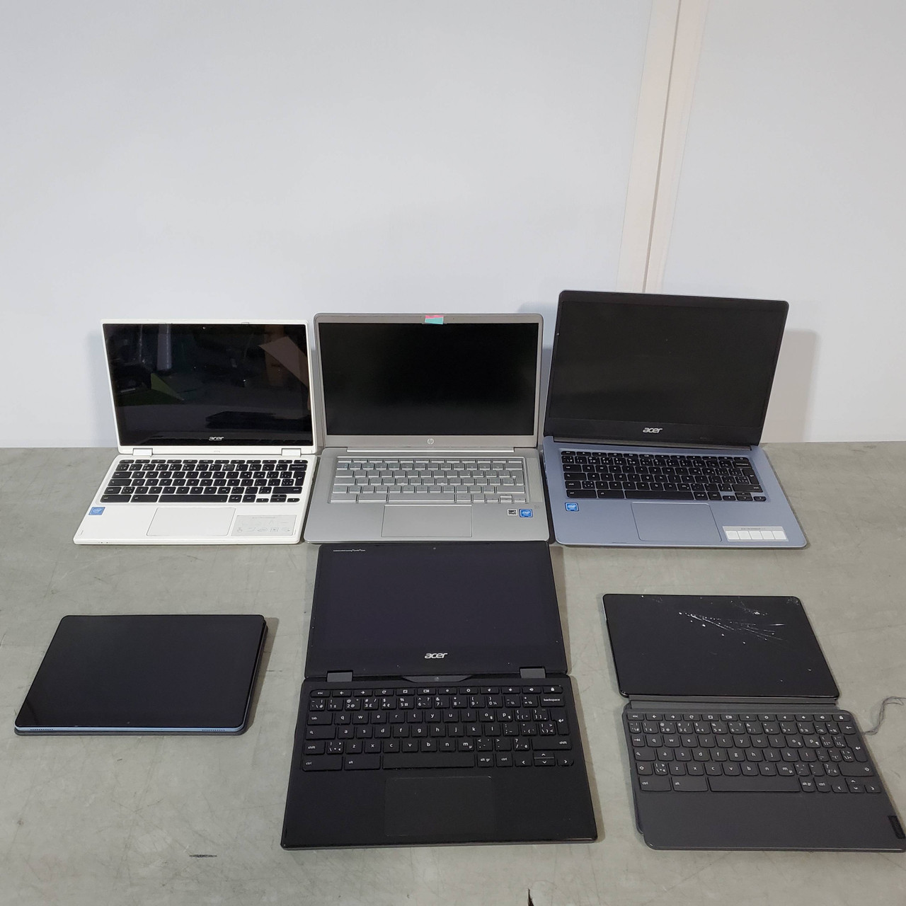 8 units of Chromebooks - MSRP $2,125 - Salvage (Lot # 706806)