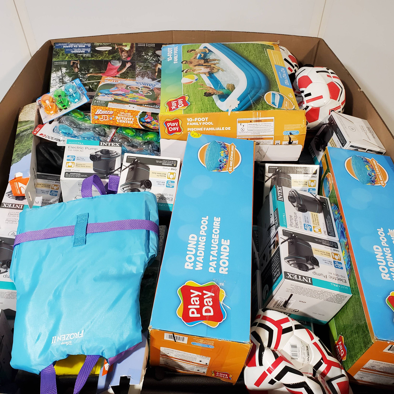 75 units of Sports & Outdoor - MSRP $2,061 - Returns (Lot # 704422)